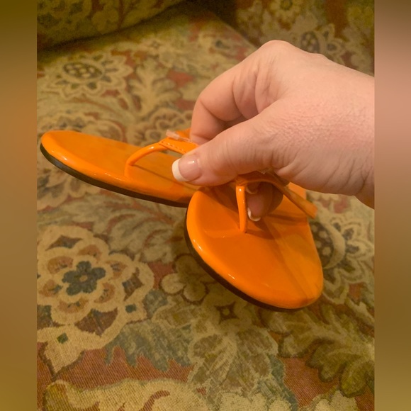 Go Vols! Lol! NWT Orange Chico’s flip flops size 7 - Picture 6 of 11